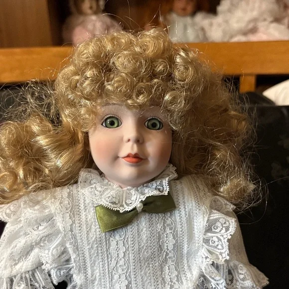 porcelain doll with green velvet dress Vintage Victorian Porcelain Doll in a Green Dress Christmas Holiday Do – La  Guanaquita's Closet main image 1